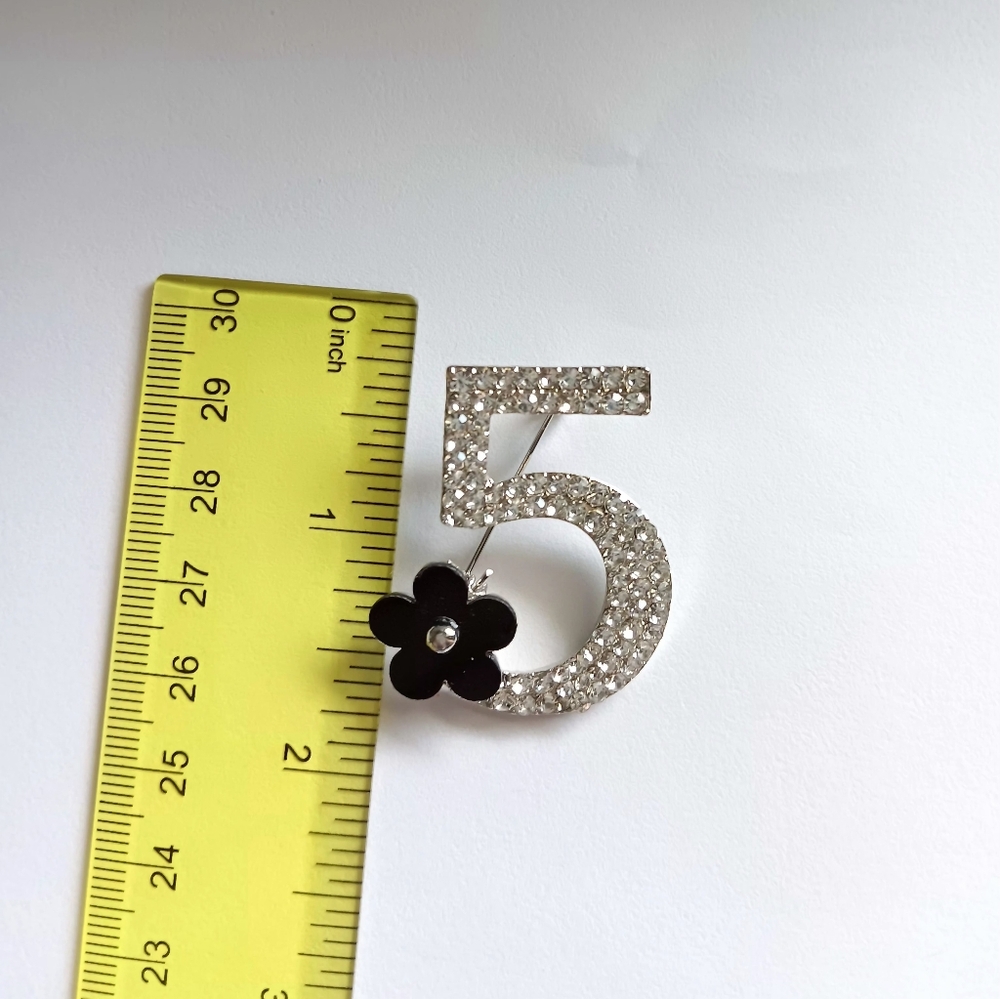 Number Five Pin Brooch - Picture 4 of 7